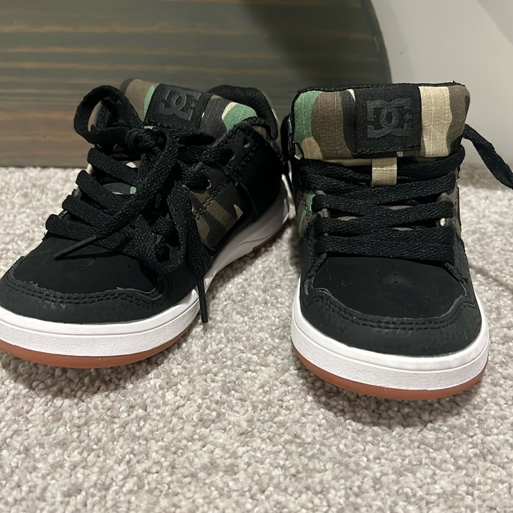 DC toddler boys shoe size 11